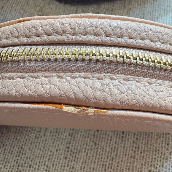 CHLOE, 💯 Authentic Pink Leather Logo Embossed Cosmetic Bag - Picture 16 of 16